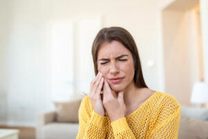 ¿Dolor intenso o diente roto? Qué hacer ante una emergencia dental (antes de llegar al dentista)