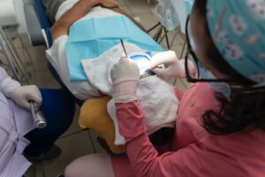 Cómo un implante dental puede mejorar tu autoestima