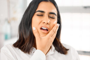 Sensibilidad dental: ¿por qué duelen tus dientes al comer o beber?